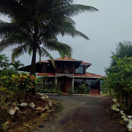 The Roadhouse Bed & Breakfast Tena Bagian luar foto